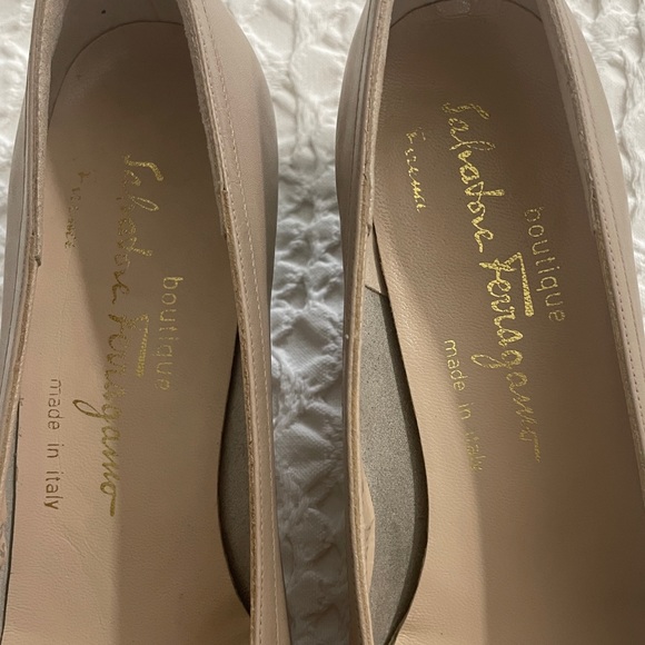 Salvatore Ferragamo ‘Made in Italy’ Leather Block Heels - Picture 9 of 11